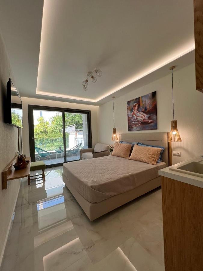 Wide Blue Luxury Boutique Suites Neos Marmaras Dış mekan fotoğraf