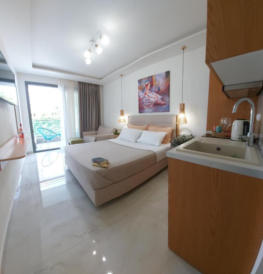 Wide Blue Luxury Boutique Suites Neos Marmaras Dış mekan fotoğraf