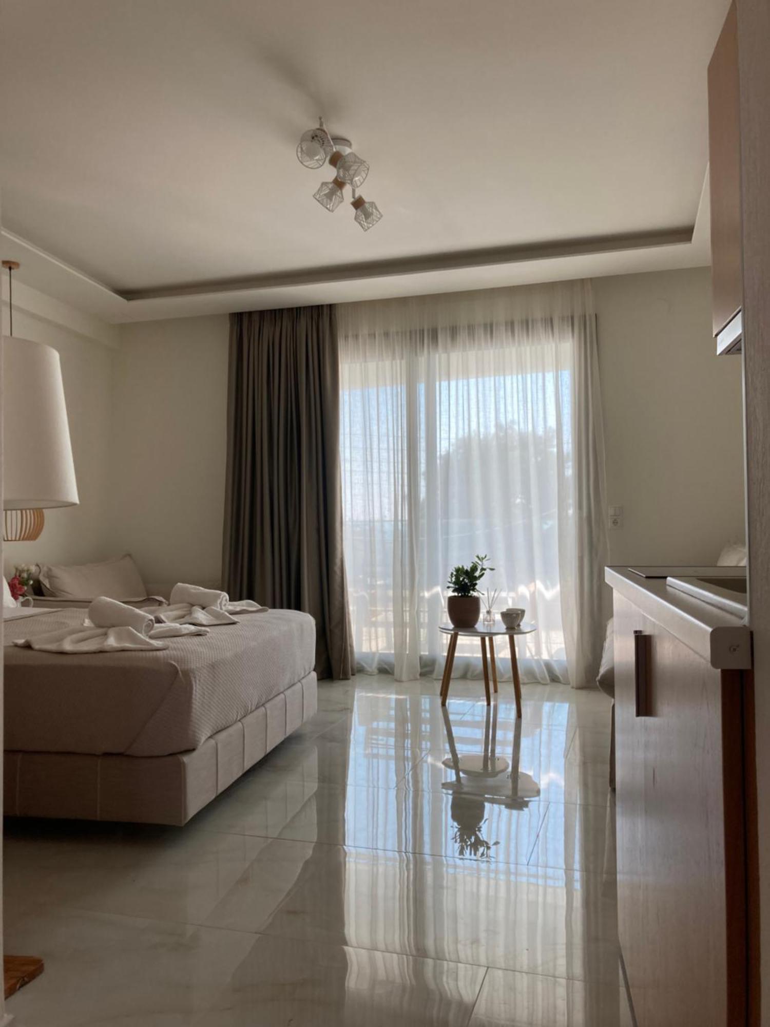 Wide Blue Luxury Boutique Suites Neos Marmaras Dış mekan fotoğraf
